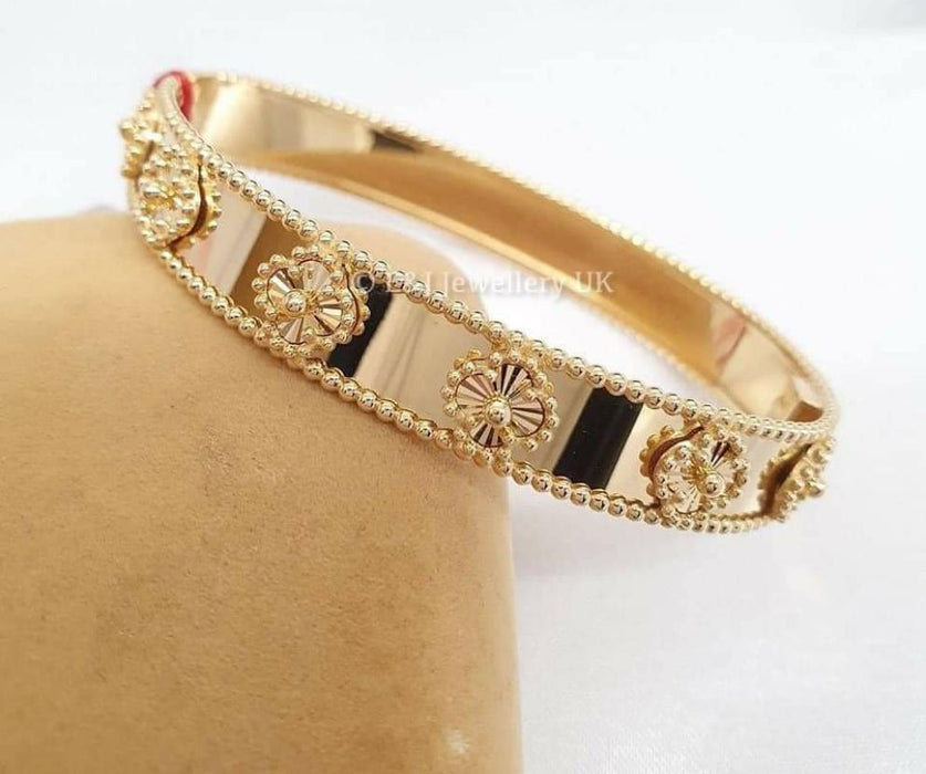 18K Gold Bangle with Clover Design